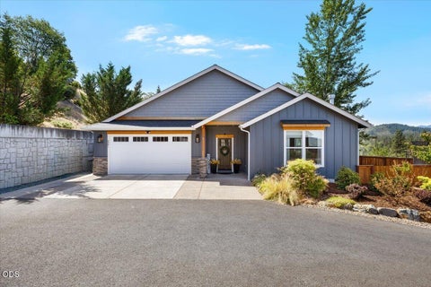 Photo of 2391 Robertson Crest CRST, Grants Pass, OR 97527 (MLS # 220222838)