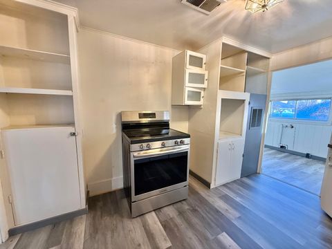 Tiny photo for 308 Lytton Street, Klamath Falls, OR 97601 (MLS # 220214986)