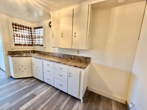 Tiny photo for 308 Lytton Street, Klamath Falls, OR 97601 (MLS # 220214986)