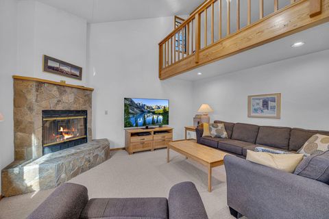 Tiny photo for 58035 Kinglet Road #16, Sunriver, OR 97707 (MLS # 220213958)