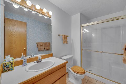 Tiny photo for 58035 Kinglet Road #16, Sunriver, OR 97707 (MLS # 220213958)