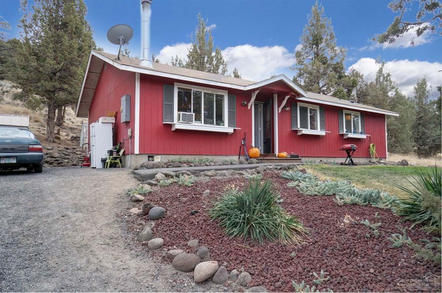 Perfect retreat for writers or fishermen. Close to the Deschutes River with spectacular canyon views. Easy access to the river for fishing, rafting, hiking, horseback riding. Well maintained 3 bedroom 2 bath home on 1.09 peaceful acres. Property also includes a playhouse, hobby shed with power and outbuildings. Newer floor coverings, hot water heater, paint, light fixtures, disposal, window screens, wood stove hearth. Seller is an Oregon real estate broker.