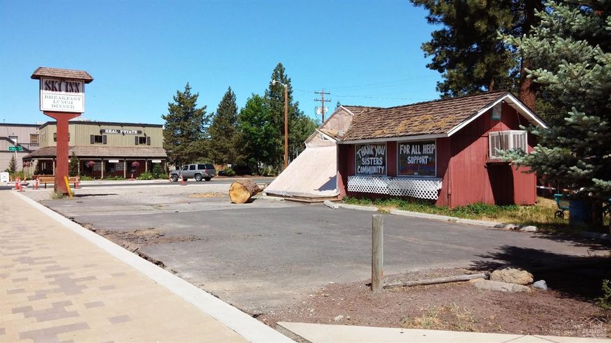 Prime commercial location on corner lot in downtown Sisters. Former historic Ski Inn Restaurant, damaged by tree fall. Building may be renovated for best use. Great opportunity for new business with supreme exposure on main highway through Sisters.