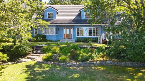 Photo of 543 Serenity Lane, Grants Pass, OR 97526 (MLS # 220212945)