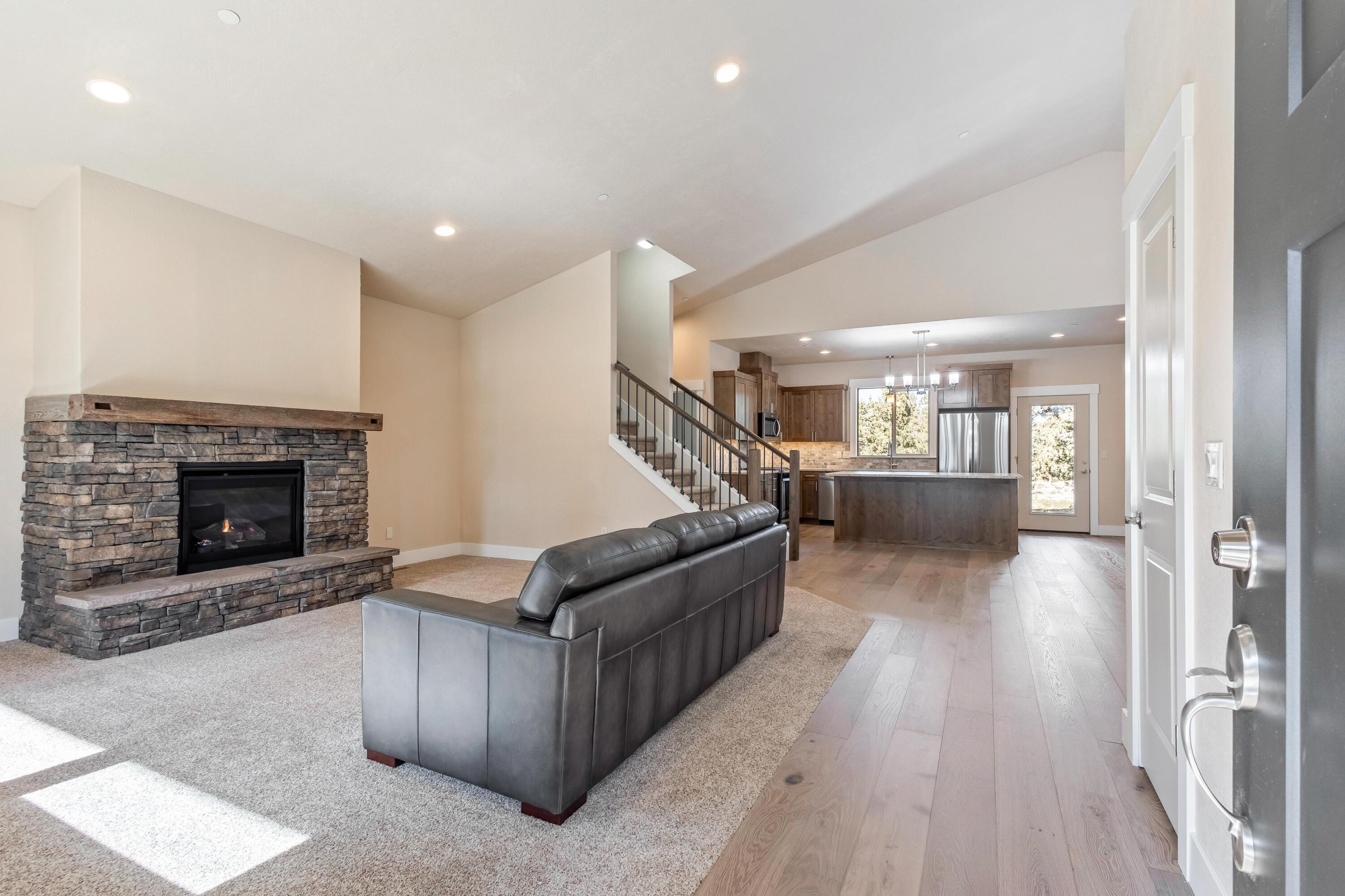 7303 SE Madison Avenue