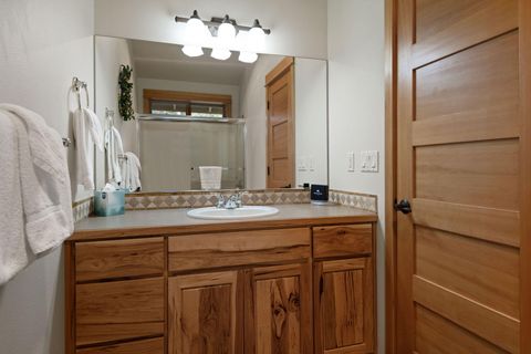 Tiny photo for 57561 Whistler Lane, Sunriver, OR 97707 (MLS # 220216921)