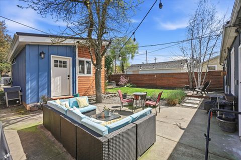 Tiny photo for 917 Grant Avenue, Medford, OR 97501 (MLS # 220217705)