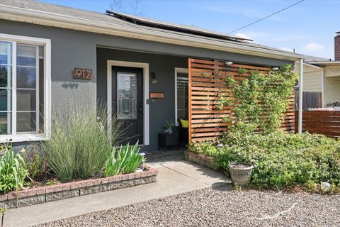 Tiny photo for 917 Grant Avenue, Medford, OR 97501 (MLS # 220217705)