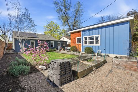 Tiny photo for 917 Grant Avenue, Medford, OR 97501 (MLS # 220217705)