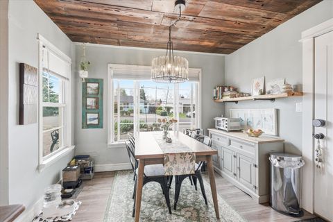 Tiny photo for 917 Grant Avenue, Medford, OR 97501 (MLS # 220217705)