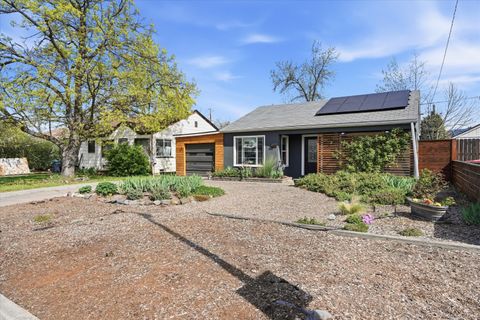 Tiny photo for 917 Grant Avenue, Medford, OR 97501 (MLS # 220217705)