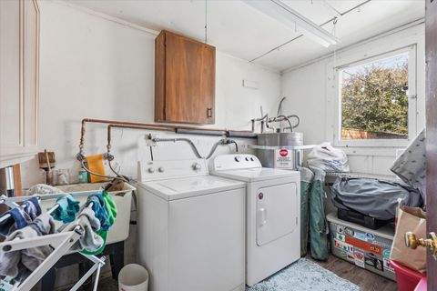 Tiny photo for 917 Grant Avenue, Medford, OR 97501 (MLS # 220217705)