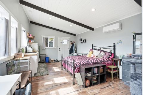 Tiny photo for 917 Grant Avenue, Medford, OR 97501 (MLS # 220217705)