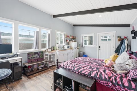 Tiny photo for 917 Grant Avenue, Medford, OR 97501 (MLS # 220217705)