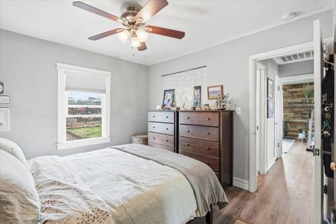 Tiny photo for 917 Grant Avenue, Medford, OR 97501 (MLS # 220217705)