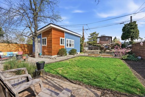 Tiny photo for 917 Grant Avenue, Medford, OR 97501 (MLS # 220217705)
