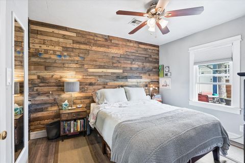 Tiny photo for 917 Grant Avenue, Medford, OR 97501 (MLS # 220217705)