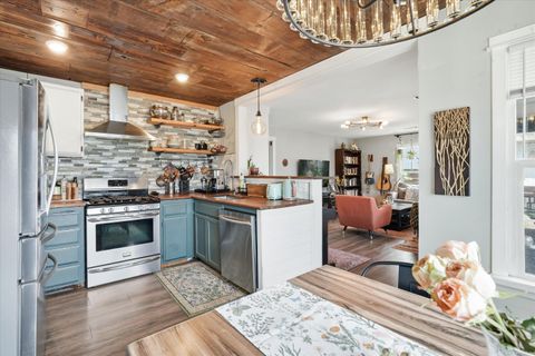 Tiny photo for 917 Grant Avenue, Medford, OR 97501 (MLS # 220217705)