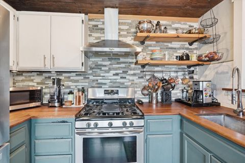 Tiny photo for 917 Grant Avenue, Medford, OR 97501 (MLS # 220217705)