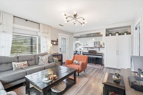 Tiny photo for 917 Grant Avenue, Medford, OR 97501 (MLS # 220217705)