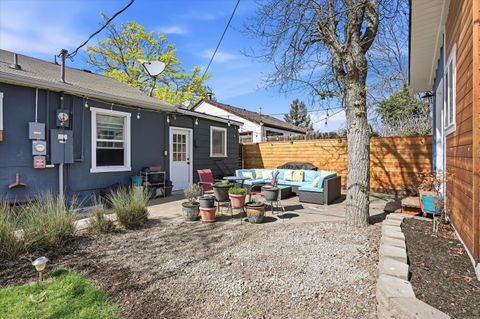 Tiny photo for 917 Grant Avenue, Medford, OR 97501 (MLS # 220217705)