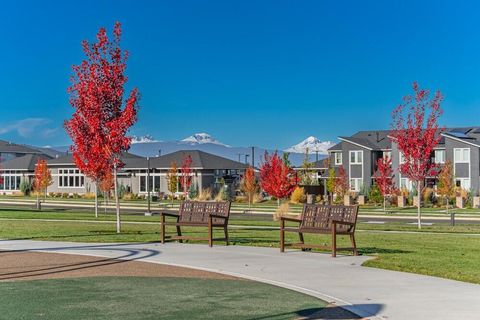 Tiny photo for 3919 NE Oakside Loop, Bend, OR 97701 (MLS # 220215379)