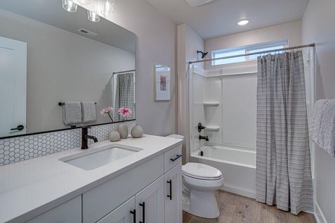 Tiny photo for 3919 NE Oakside Loop, Bend, OR 97701 (MLS # 220215379)