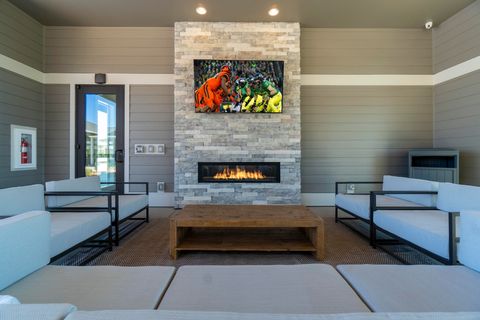 Tiny photo for 3919 NE Oakside Loop, Bend, OR 97701 (MLS # 220215379)