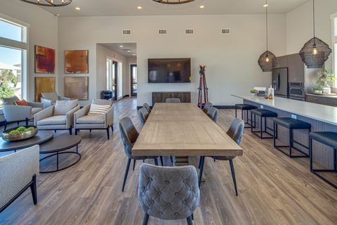 Tiny photo for 3919 NE Oakside Loop, Bend, OR 97701 (MLS # 220215379)