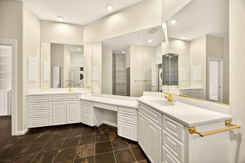 Tiny photo for 575 Auburn Street, Ashland, OR 97520 (MLS # 220211956)