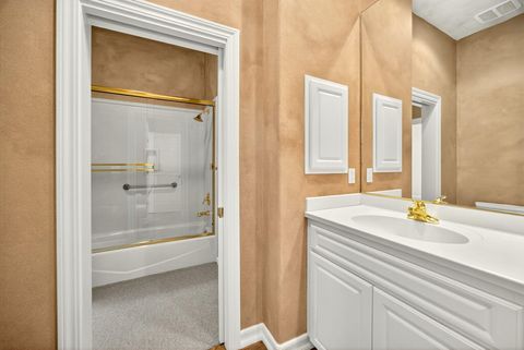 Tiny photo for 575 Auburn Street, Ashland, OR 97520 (MLS # 220211956)