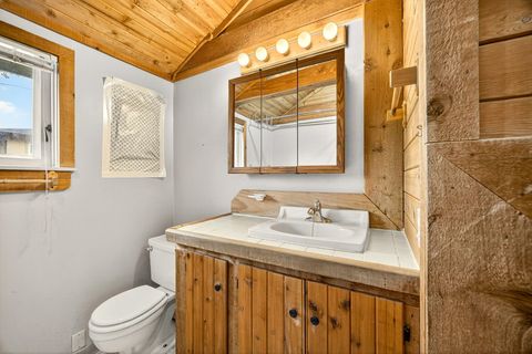 Tiny photo for 575 Auburn Street, Ashland, OR 97520 (MLS # 220211956)