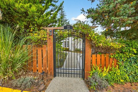 Tiny photo for 575 Auburn Street, Ashland, OR 97520 (MLS # 220211956)