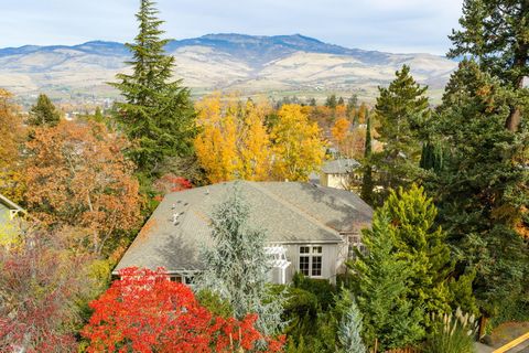 Tiny photo for 575 Auburn Street, Ashland, OR 97520 (MLS # 220211956)