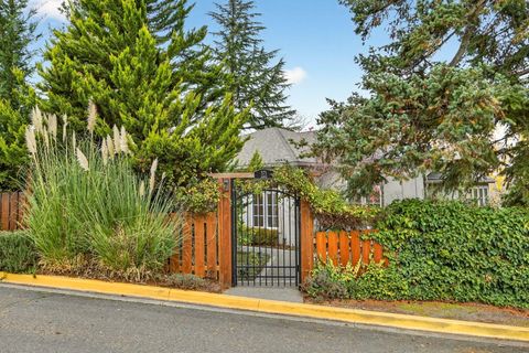 Tiny photo for 575 Auburn Street, Ashland, OR 97520 (MLS # 220211956)