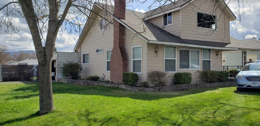 Bring the toolbox!  Fixer home needing work sits on a great large corner SFR-10 lot with alley access and potential for additional unit.  Living room with wood-burning fireplace, dining room with built-ins, kitchen with eating nook.  1 bedroom and full bath downstairs, 2 bedrooms, 1 full bath upstairs.  Largest upstairs bedroom has dressing room and walk-in closet.  Detached 1-car garage with carport area.  Slab area for shop or ???  Close to Cartwright's Market and shopping. 
Sold as-is.