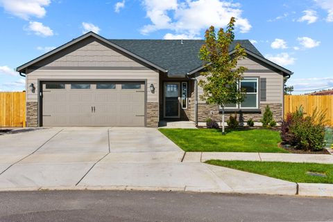 Tiny photo for 3565 NW 9th Court, Redmond, OR 97756 (MLS # 220210444)