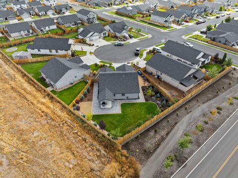 Tiny photo for 3565 NW 9th Court, Redmond, OR 97756 (MLS # 220210444)