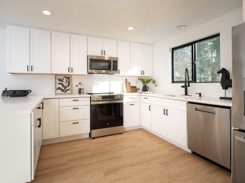 Tiny photo for 15638 Sherrie Way, La Pine, OR 97739 (MLS # 220223370)