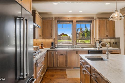 Tiny photo for 751 S Redwood Street, Sisters, OR 97759 (MLS # 220224591)