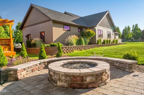 Tiny photo for 751 S Redwood Street, Sisters, OR 97759 (MLS # 220224591)