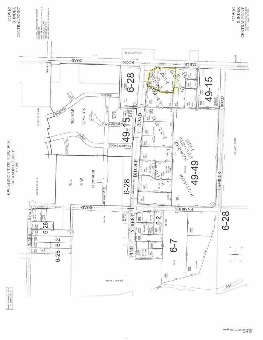 Prime Commercial location in E. Central Point near Costco development. Owner will sell, land lease or build to suit for qualified tenants. The road way through the property is a private road that will connect to Table Rock and Biddle through the adjoining development.  Would divide at a negotiated price.