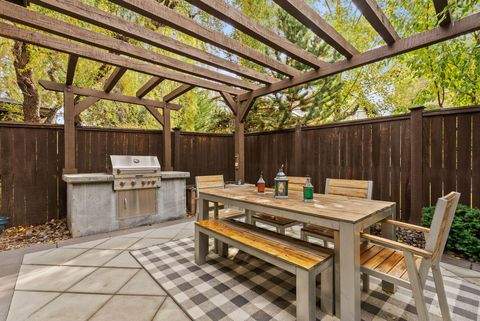 Tiny photo for 19671 Hollygrape Street, Bend, OR 97702 (MLS # 220220235)