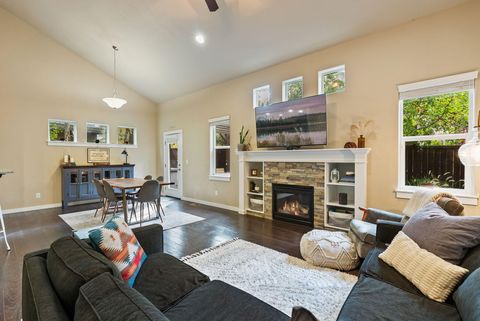 Tiny photo for 19671 Hollygrape Street, Bend, OR 97702 (MLS # 220220235)