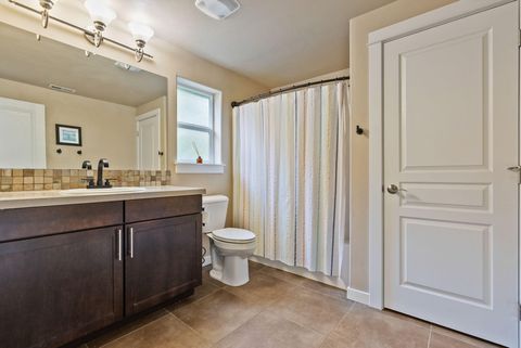 Tiny photo for 19671 Hollygrape Street, Bend, OR 97702 (MLS # 220220235)