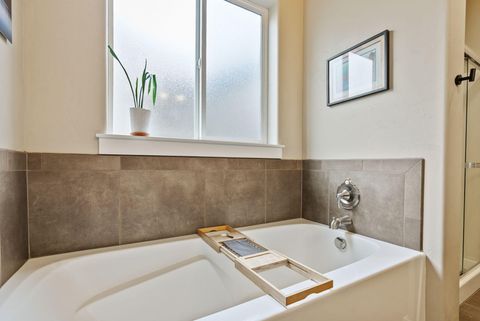 Tiny photo for 19671 Hollygrape Street, Bend, OR 97702 (MLS # 220220235)