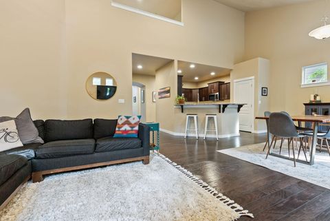 Tiny photo for 19671 Hollygrape Street, Bend, OR 97702 (MLS # 220220235)