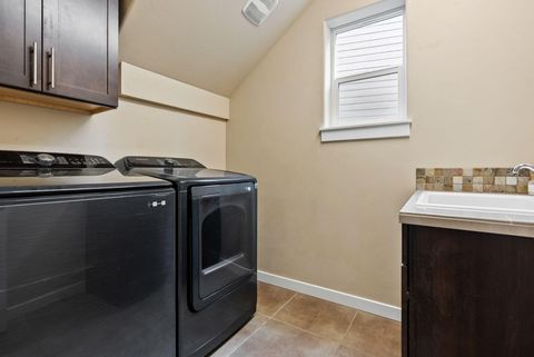 Tiny photo for 19671 Hollygrape Street, Bend, OR 97702 (MLS # 220220235)