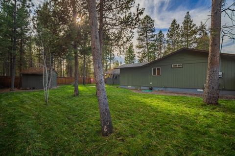 Tiny photo for 56078 Snow Goose Road, Bend, OR 97707 (MLS # 220211565)