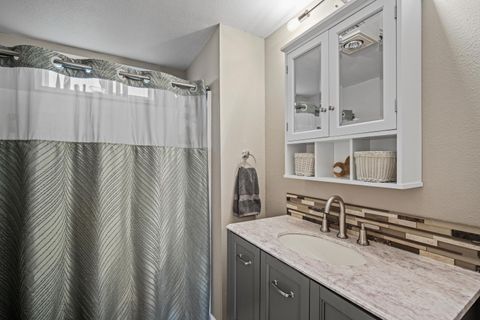 Tiny photo for 56078 Snow Goose Road, Bend, OR 97707 (MLS # 220211565)